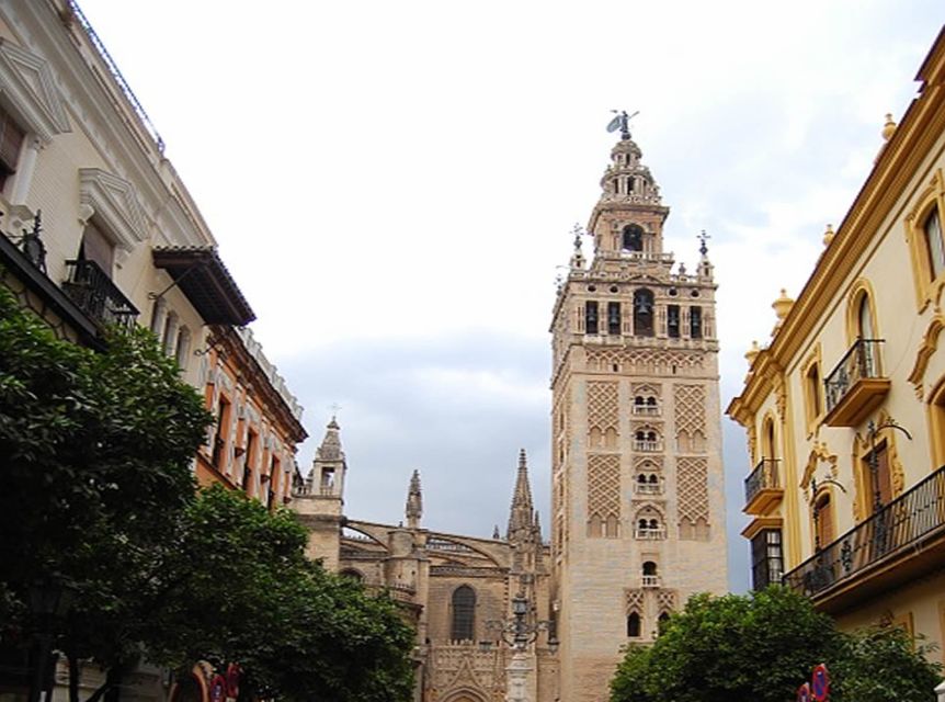 Seville Cathedral Skip-the-Line Tour - Audio headset and live guide: how you get the message without straining