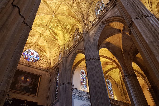 Seville Cathedral Tour including tickets and skip the line entry - The 90 Minutes Inside: What the Guide Shows You