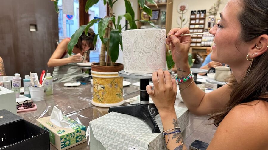 Seville: Ceramic painting workshop - Getting to Local Arte y Pureza, near Esperanza de Triana