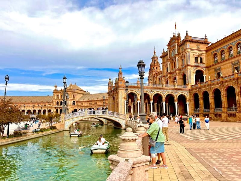 Seville: City Walking Tour - Antigua Fábrica de Tabacos: a surprising stop with real context