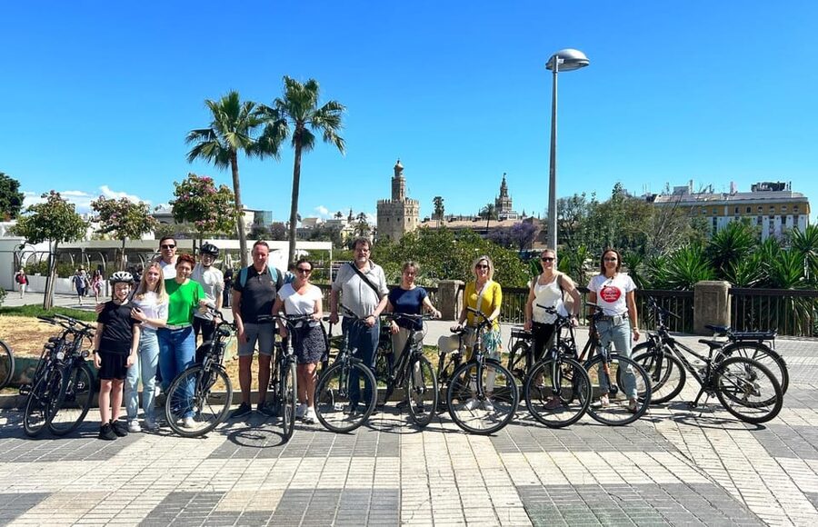 Seville: Dutch Cycling Highlights Tour with local guide - The guide tips that actually help you eat and roam better