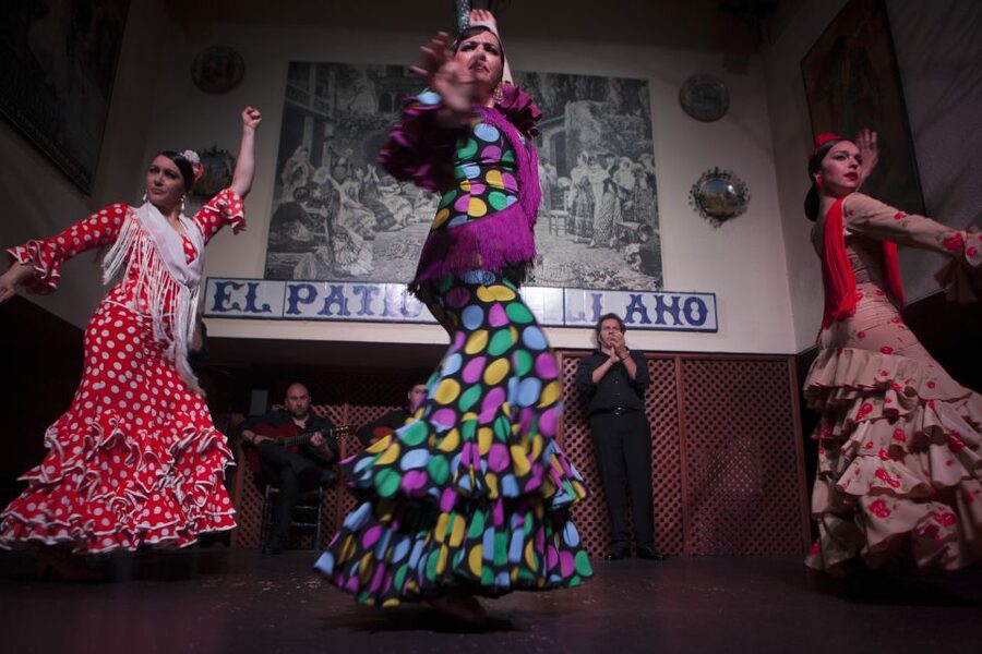 Seville: El Patio Sevillano Flamenco Show Ticket & Dinner - What makes the flamenco itself feel traditional here