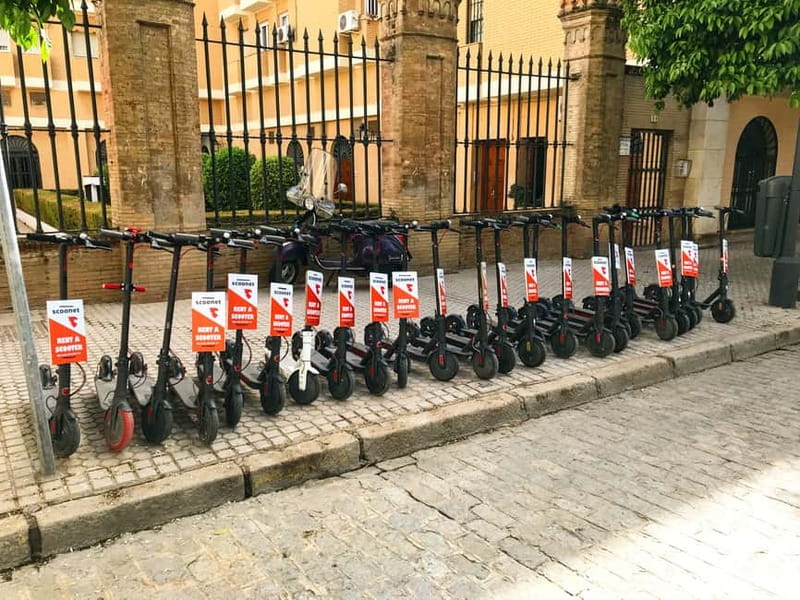 Seville: Electric Bike City Tour - The Ride Back and the River Zone Feeling