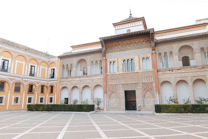 Seville Exclusive Beat the Crowds Guided Alcazar Before Opening - The guide factor: what to expect from the people leading you