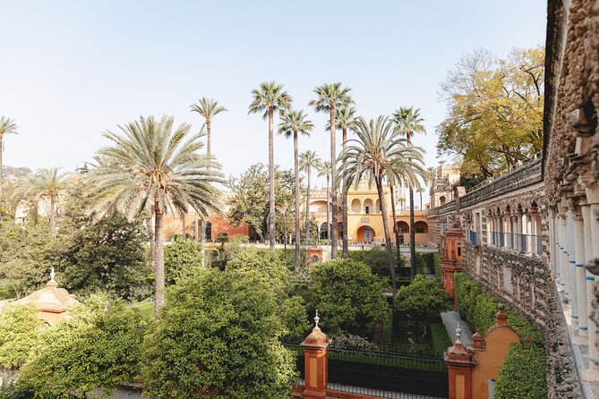 Seville Exclusive Beat the Crowds Guided Alcazar Before Opening - Meeting at Plaza del Triunfo and what the small group really changes