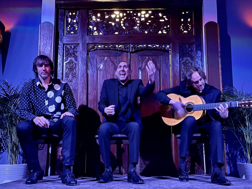 Seville: Flamenco Show at Tablao Almoraima in Triana - The Performers: Dance, Voice, and Guitar in One Tight Team