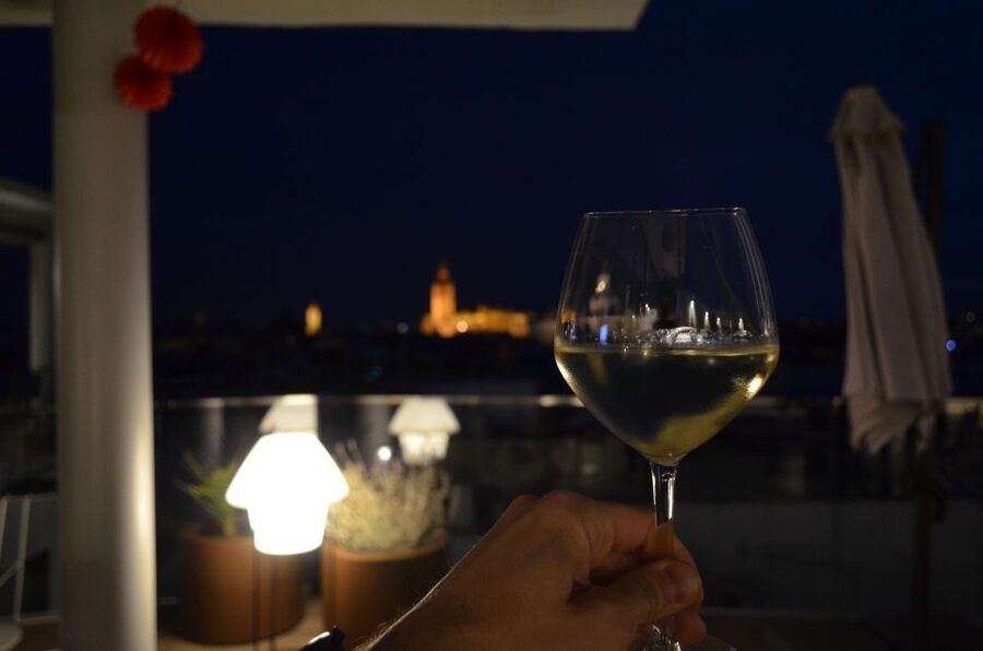 Seville: Flamenco Show & Roof Dinner with Cathedral Views - What the rooftop views are good for (and what to watch)