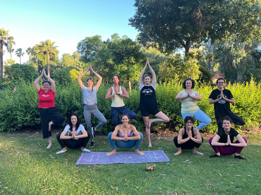 Seville: Group Yoga classes All levels - in French - A Monday Evening Reset in Maria Luisa Park