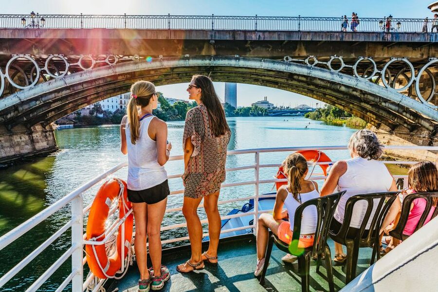 Seville: Guadalquivir River Cruise - Sunset, Lights, and When to Go for the Best Photos