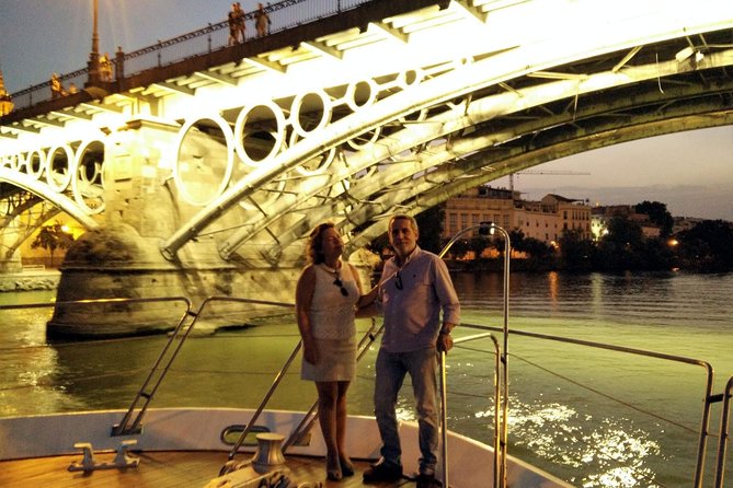 Seville: Guadalquivir River Cruise with Lunch or Dinner - Food and service style: five courses, traditional flavors, and drinks that keep pace
