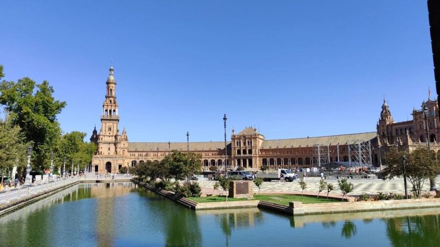 Seville: Guided Walking Tour with Optional Breakfast - Antigua Fábrica de Tabacos: a quick stop with real backstory energy