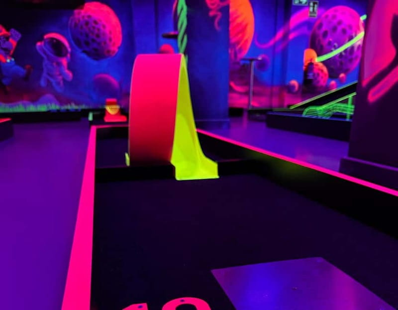 Seville: Indoor UV 18 hole Minigolf Experience - The Best Fit: Who Should Book This UV Minigolf Round