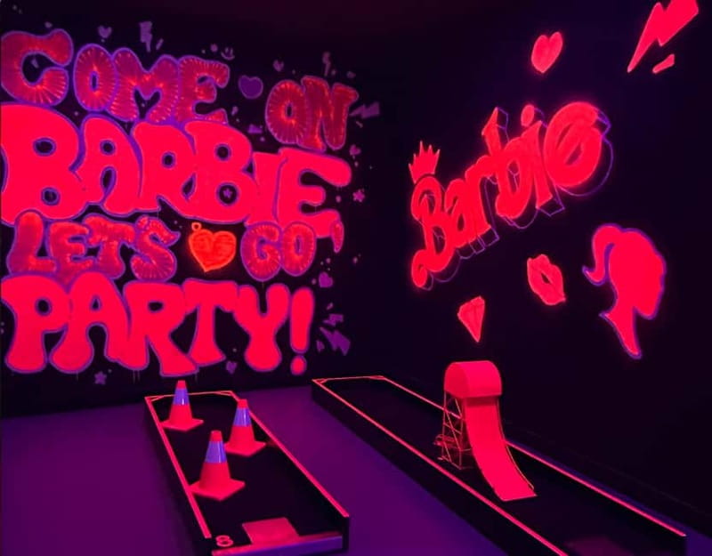 Seville: Indoor UV 18 hole Minigolf Experience - What Makes This Feel Good for Families, Groups, and Dates