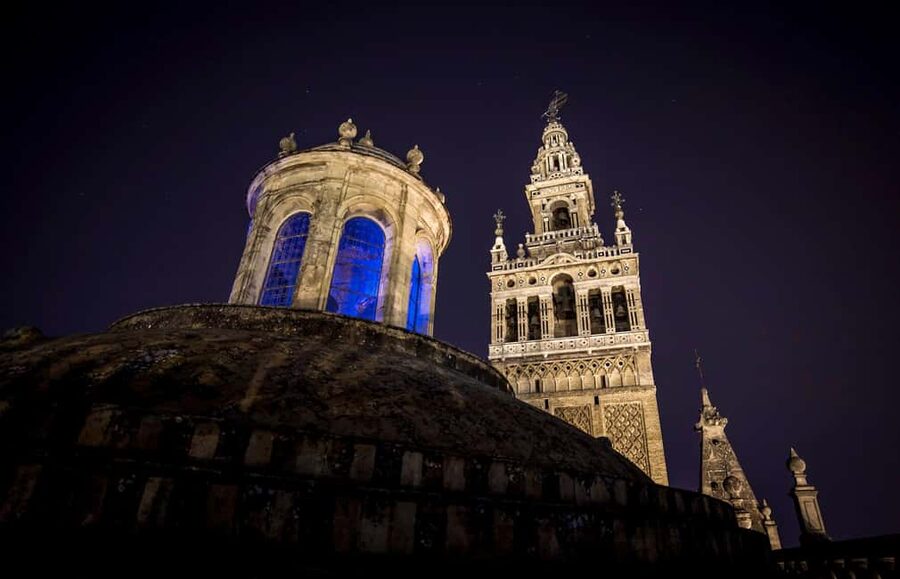 Seville Night Tour A Must See - Alcázar, Puerta del León, and the archive zones