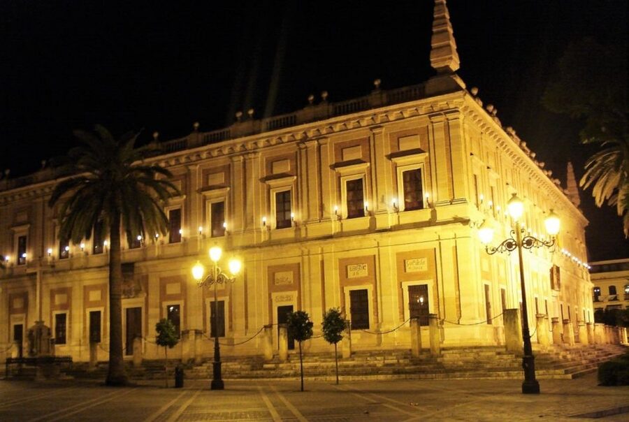 Seville: Paranormal Walking Tour in Spanish - Comfort Tips for Walking Seville After Dark