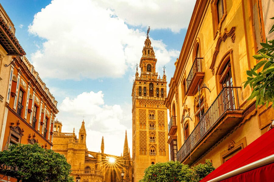Seville: Priority Access Cathedral, Giralda & Alcázar Tour - Key points to know before you go