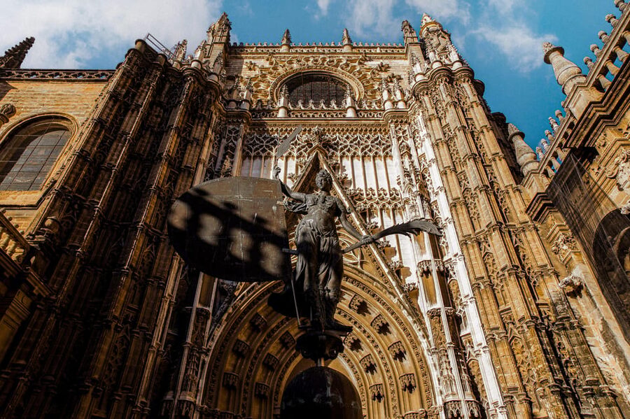 Seville: Priority Access Cathedral, Giralda & Alcázar Tour - Who should book this tour, and who may want a different plan