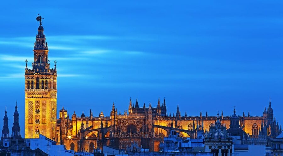 Seville: Priority Access Cathedral & Giralda Tour - Skipping the queue at Seville Cathedral and Giralda