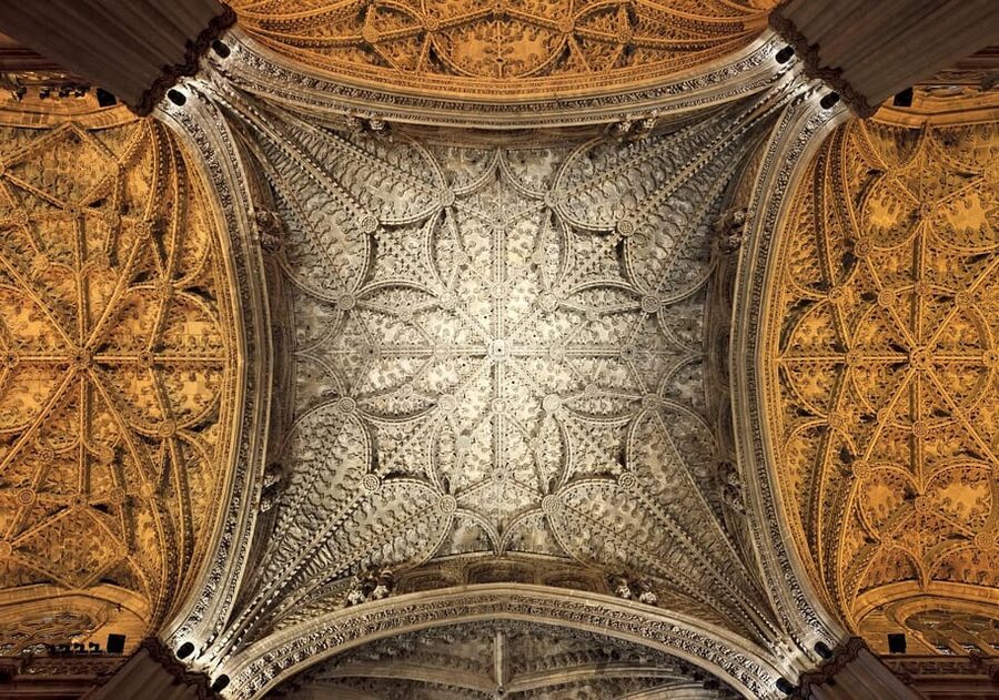 Seville: Priority Access Cathedral & Giralda Tour - Official guides and headphones, why the tour feels easy