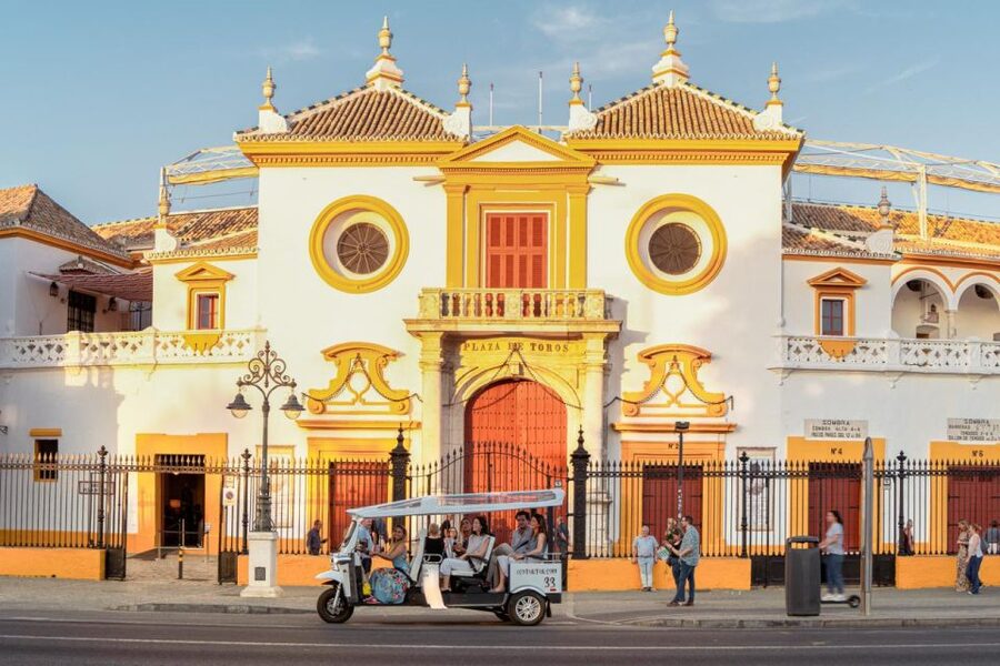 Seville: Private City Tour by Eco Tuk Tuk - Plaza de América and Paseo de Cristóbal Colón: quick stops that make later exploration easier