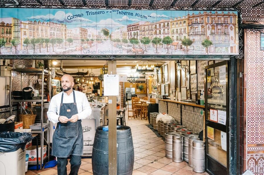 Seville: Private Tapas & History Tour in Triana Neighborhood - Stop 4, Bar Bistec and a 1932 finish with garlic shrimp