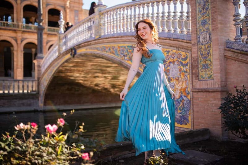 Seville: Professional Photoshoot and Video - Meeting at the North Tower, then stepping into Plaza España
