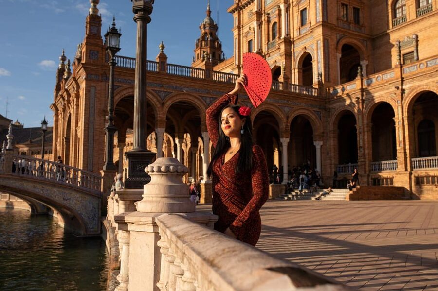 Seville: Professional Photoshoot at Plaza de España - Packages and photo counts, translated into value