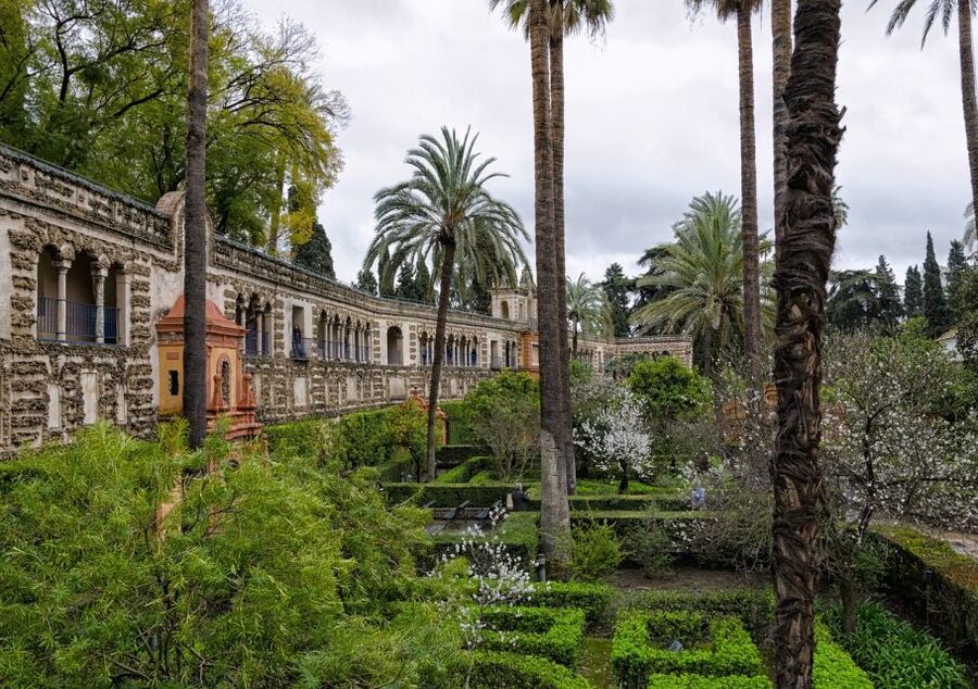 Seville: Real Alcazar of Seville Guided Tour and Ticket - Real Alcázar, the “still royal” palace you will actually understand