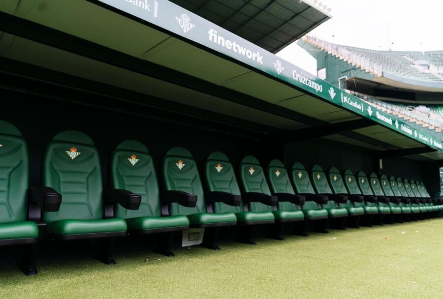 Seville: Real Betis Tour at the La Cartuja Stadium - The presidential box view: VIP sightlines and a quick reality check
