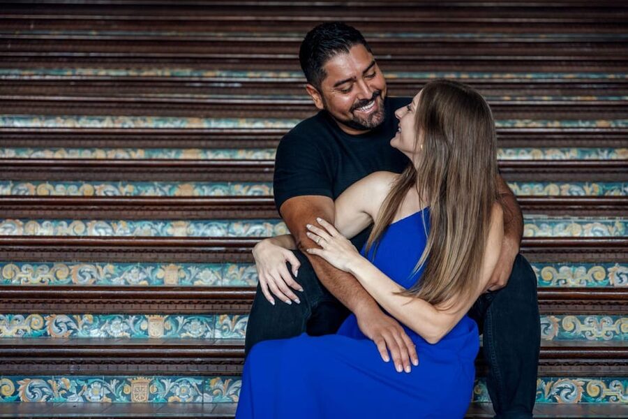 Seville: Romantic photoshoot for Couples - How the 48-hour digital gallery actually helps you