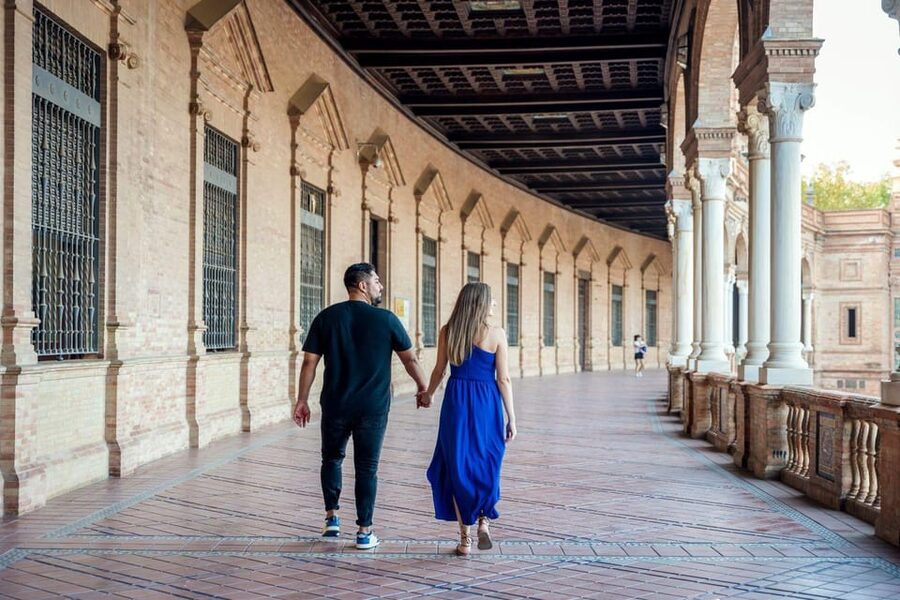 Seville: Romantic photoshoot for Couples - Should you book this romantic couples photoshoot in Seville?