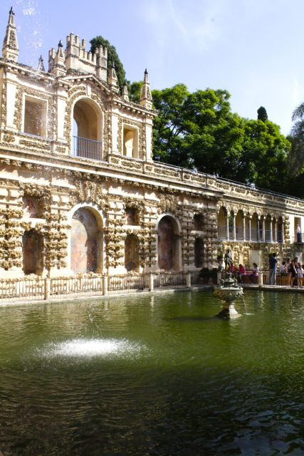 Seville: Royal Alcazar of Seville Tour - Why the Royal Alcázar still feels like a living palace