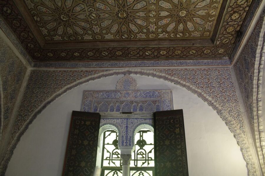 Seville: Royal Alcazar of Seville Tour - Family-friendly quizzes and games that keep kids on track