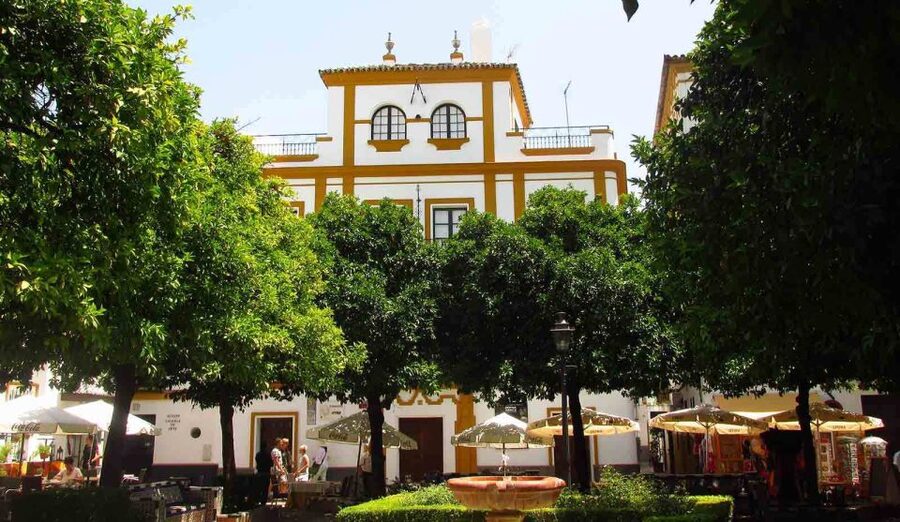 Seville: Santa Cruz Old Jewish Quarter Walking Tour - Sephardic legends and real streets: what you learn as you walk