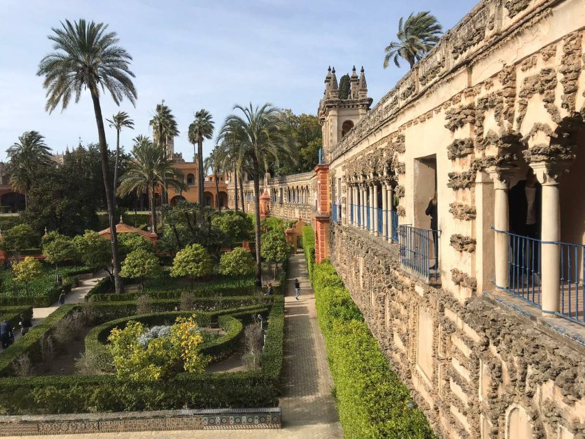 Seville: Small-Group Alcázar Guided Tour & Entry Ticket - What to listen for in your guide’s storytelling