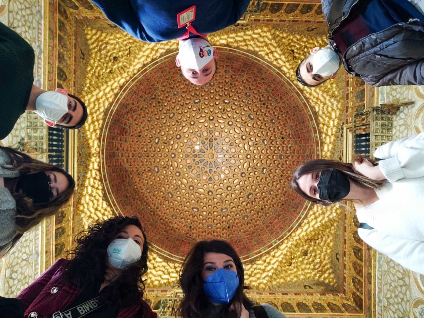 Seville: Small-Group Alcázar Guided Tour & Entry Ticket - Maria Padilla Baths and garden time: the best way to end the day