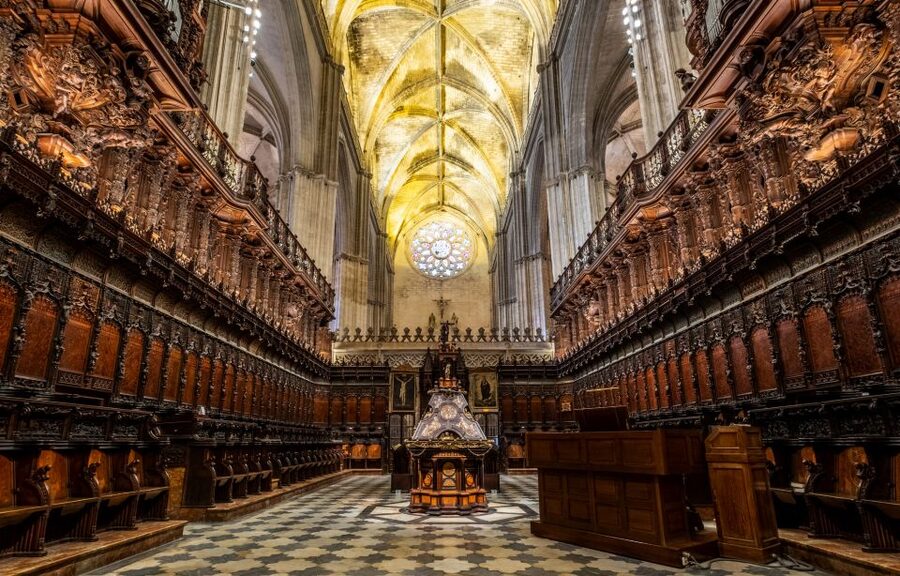 Seville: Small-Group Cathedral and Giralda Tour with Tickets - Plaza Virgen de los Reyes meeting point, then fast-track inside