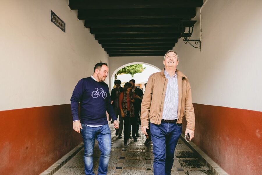Seville: Small-Group Jewish Quarter Discovery Walking Tour - Callejón del Agua area and C. Agua, 2: clues in the street fabric