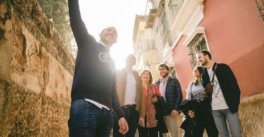 Seville: Small-Group Jewish Quarter Discovery Walking Tour - Jardines de Murillo: a calmer pace with more meaning
