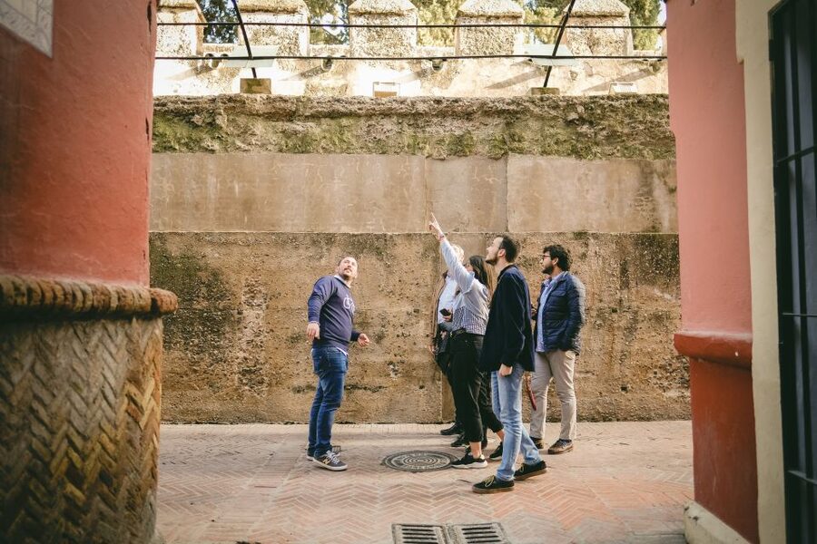 Seville: Small-Group Jewish Quarter Discovery Walking Tour - The final approach near Santa María la Blanca