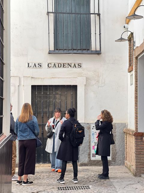 Seville: Small Group Jewish Quarter Tour with Tapas & Drinks - Jardines de Murillo and Santa María la Blanca: walking through faith and architecture