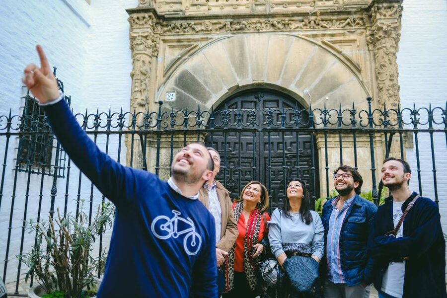 Seville: Small Group Jewish Quarter Tour with Tapas & Drinks - What you actually eat: 3 courses, 2 drinks each, and a local toast