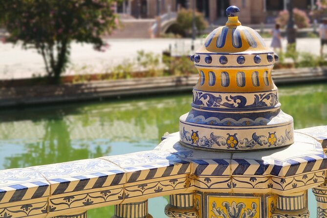 Seville Small-Group Monumental Highlights Walking Tour - Stop 1: Seville City Hall and what power looked like in the 1500s