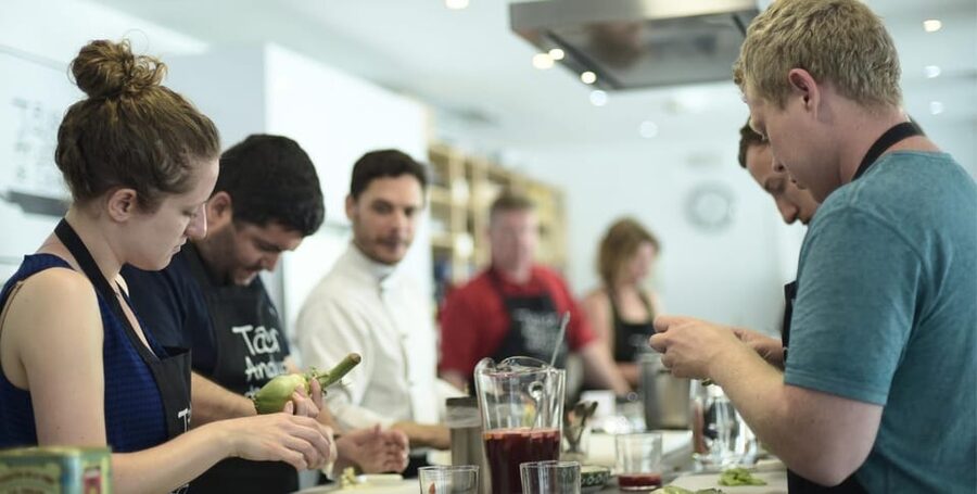 Seville: Spanish Cooking Class with Dinner - Drinks Without the Chaos: How the Evening Feels
