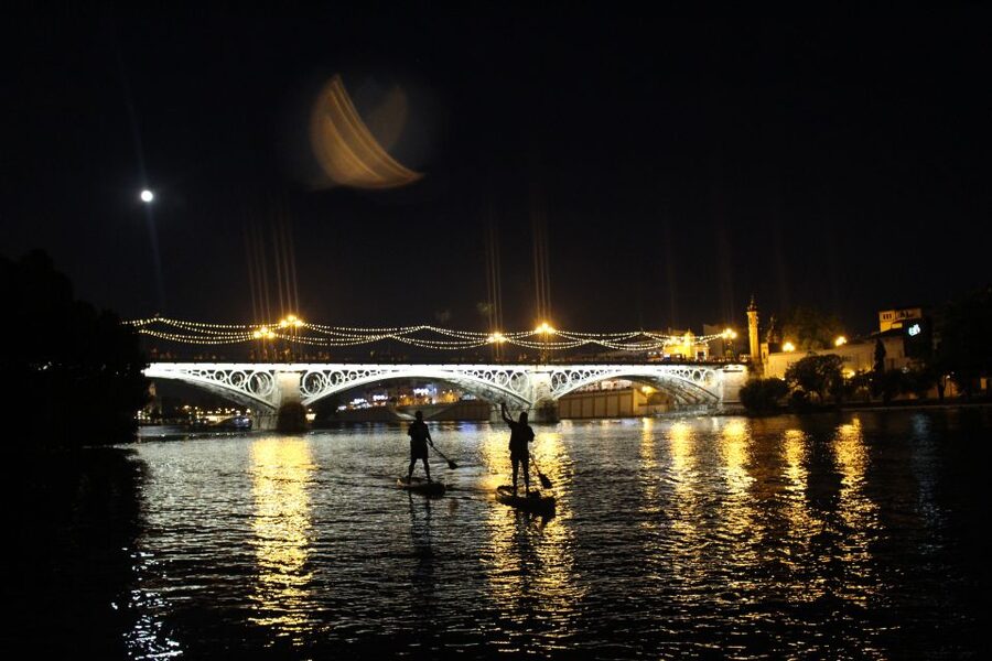 Seville: Sunset and Evening Paddle Boarding Tour - Puente de Isabel II and the Best Spots for Photos