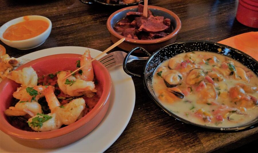 Seville: Tapas and Flamenco Experience - Walking old Seville: flamenco origins, tiles, and the crafts you can spot