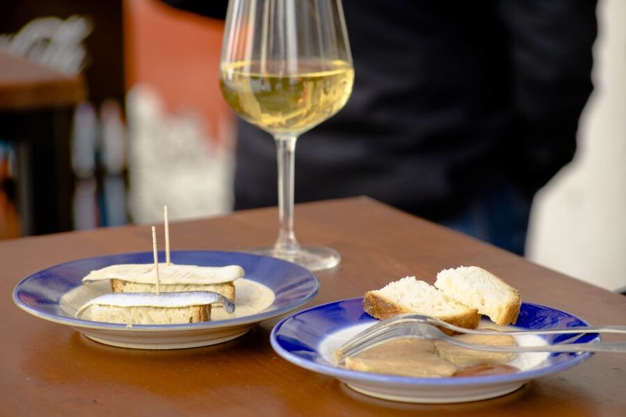 Seville: Tapas Crawl - Stop 1: Wine and tapas in the first local bar (about 35 minutes)