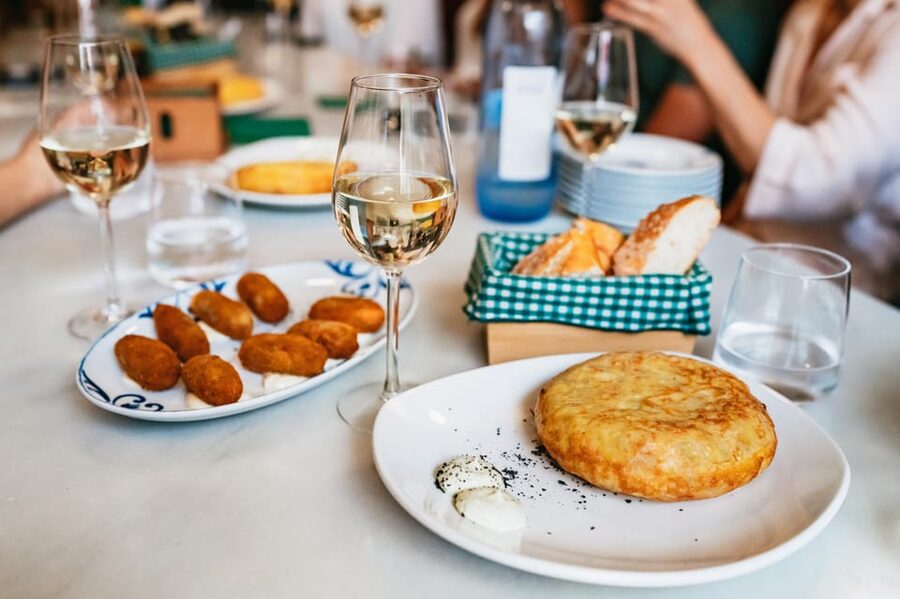 Seville: Tapas, Taverns and History Guided Walking Tour - Drinks you’ll learn to order, from sweet vermouth to manzanilla