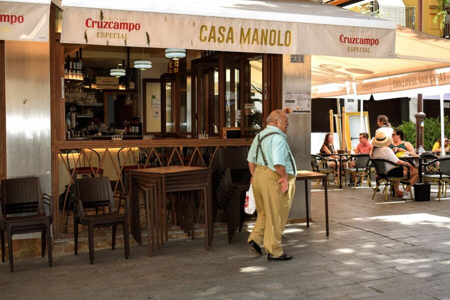 Seville: Tapas, Taverns, and History Walking Tour - Where to meet and how the 3.5-hour flow feels