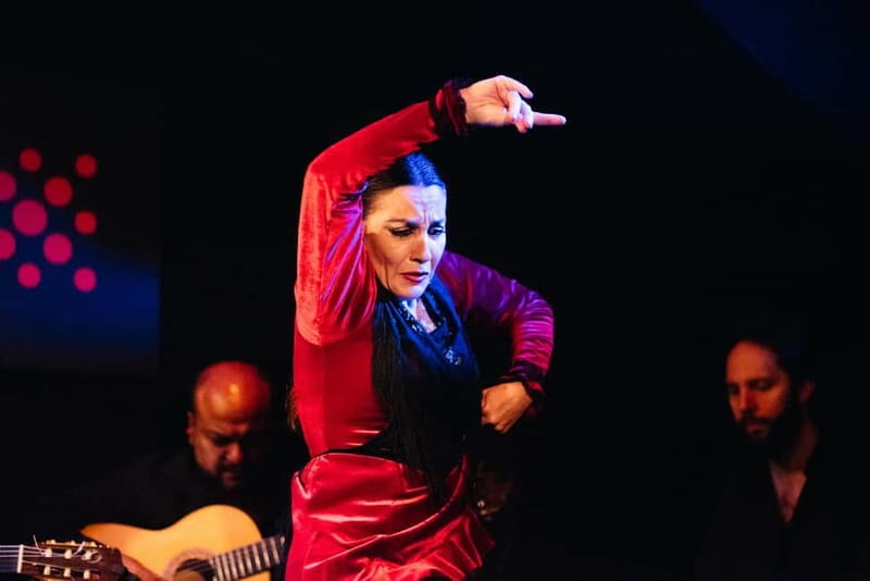 Seville: Tapas Walking Tour with Traditional Flamenco Show - A Seville night built around tapas and an up-close flamenco
